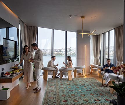896628113-suite_lounge_2-430x360px.jpg