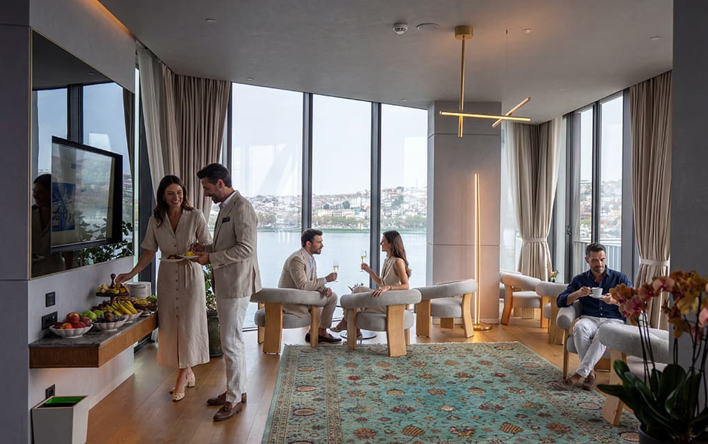 896628117-suite_lounge_2-1017x638px.jpg